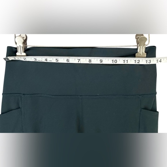 Athleta Salutation Stash Tight Leggings M Pine Green Active Workout Yoga UPF 40+ - Picture 4 of 10